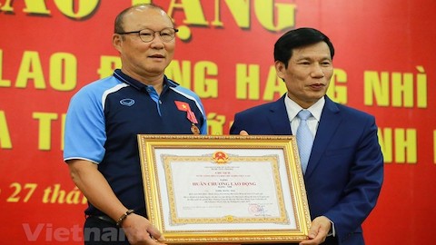 HLV Park Hang Seo nhận Huân chương công vụ ngoại giao